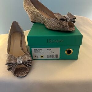 J. Renee (Blare) Gold Wedge Size 11 Brilliant!! Studded Bow